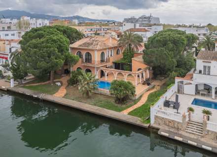 Casa exclusiva amb amarrador de 30 metres a Empuriabrava1