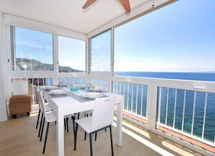 BAIXADA DE PREU! Impressionant apartament amb vistes panoràmiques al mar, reformat, aparcament inclòs. Una visita obligada!3