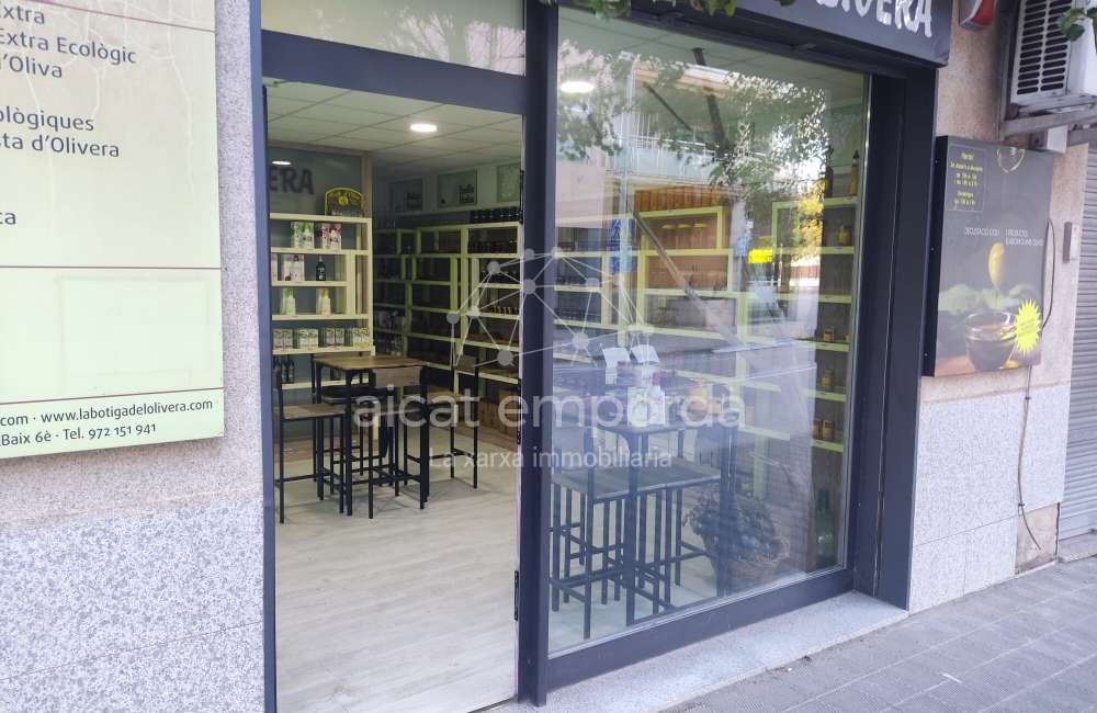 Oportunitat de local comercial a prop del mercat de Roses.6