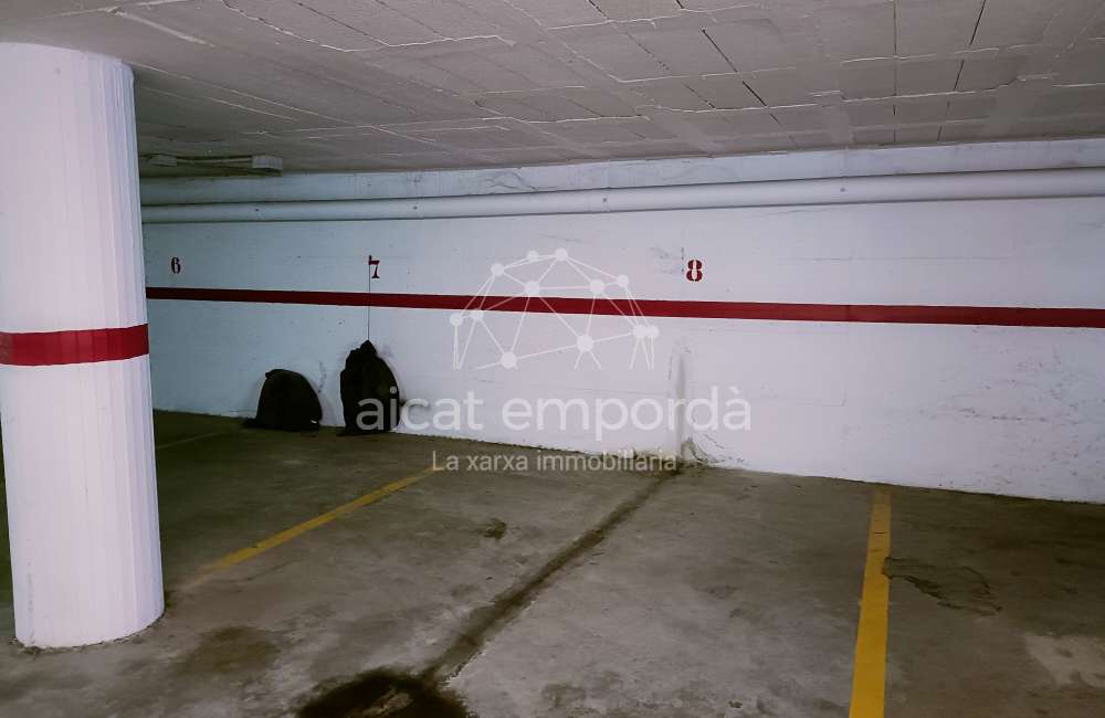 Parking al centre de la vila0