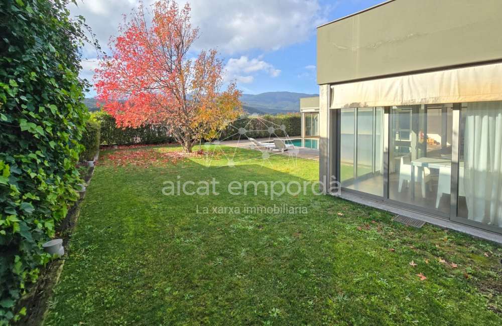 Casa de alto standing en La Jonquera: lujo entre montañas con piscina privada climatizada y vistas espectaculares76