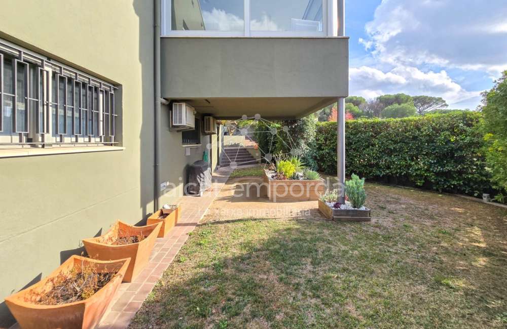 Casa de alto standing en La Jonquera: lujo entre montañas con piscina privada climatizada y vistas espectaculares85