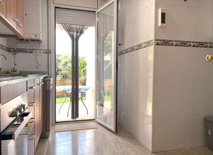 Acogedor apartamento en planta baja con gran terraza en Sant Pere Pescador, Alt Empordà.12