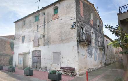 House with great potential in the center of santa llogaia