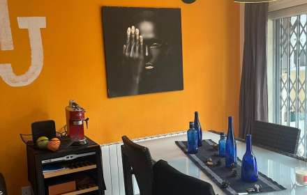 Maison de ville magnifiquement rénovée à empuriabrava.