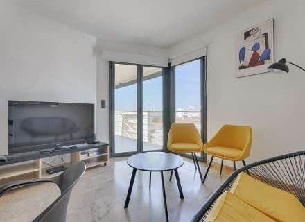 Ático en 1º línea con solárium, preciosas vistas y licencia turística.16