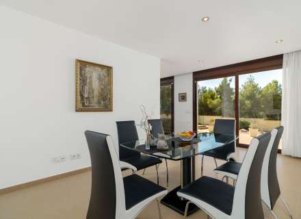 Magnifique maison moderne à Pau, située dans un quartier calme et privé de la Costa Brava.17