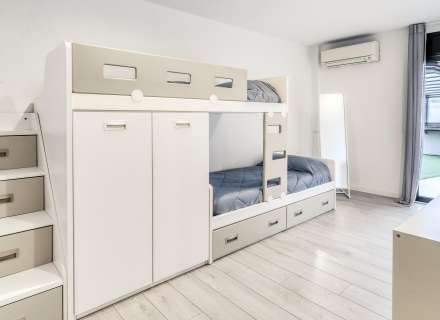 Amb llicencia Turística. Edifici Panna. Avda Salvador Dalí.2