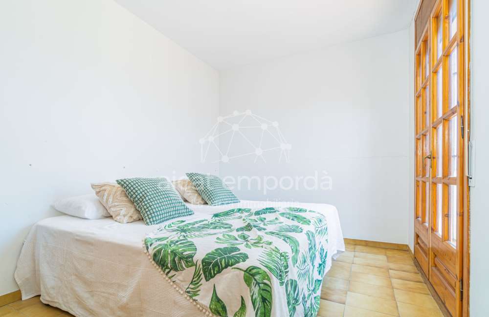 Maison/villa individuelle de style rustique, située à Bon Relax, à Sant Pere Pescador, à 1 km de la mer.36