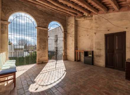 Building for sale in the pedestrian and commercial center of Figueres with high investment potential.34