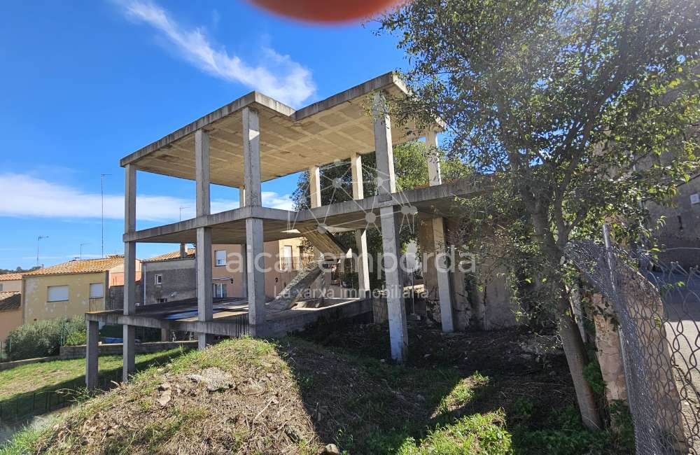 Parcel·la en venda dins del poble8