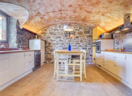 Casa de piedra con vistas excelentes a L'Albera.10