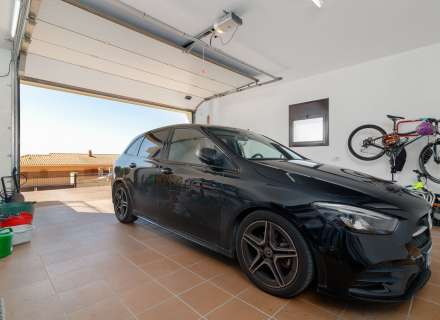 Magnifique maison moderne à Pau, située dans un quartier calme et privé de la Costa Brava.50