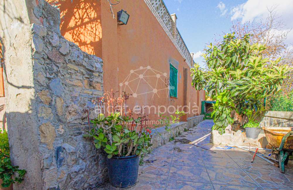 Casa cantonera amb gran terrassa i garatge a Cabanes39