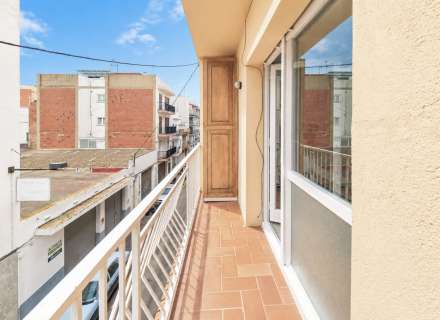Viu roses a peu: ampli pis amb 3 dormitoris i 2 terrasses a 350 m de la platja12