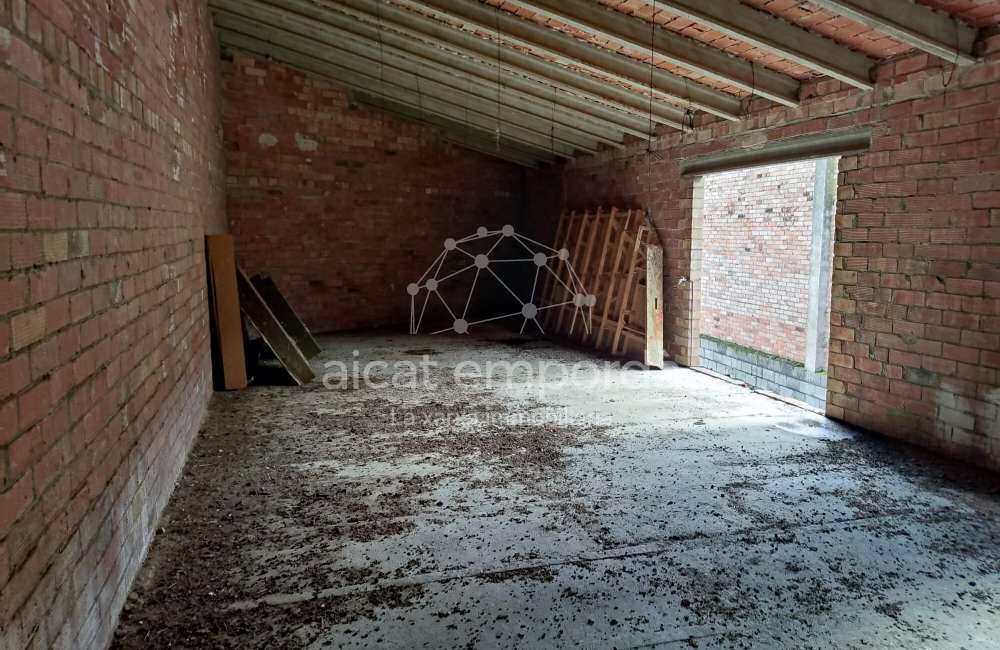 Entrepôt résidentiel urbain à Vilanova de la Muga.12