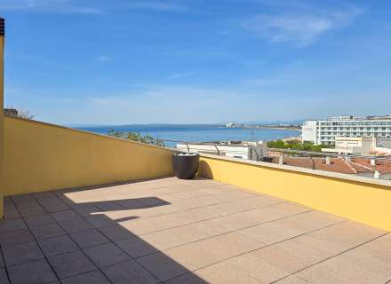 Ático en 1º línea con solárium, preciosas vistas y licencia turística.32