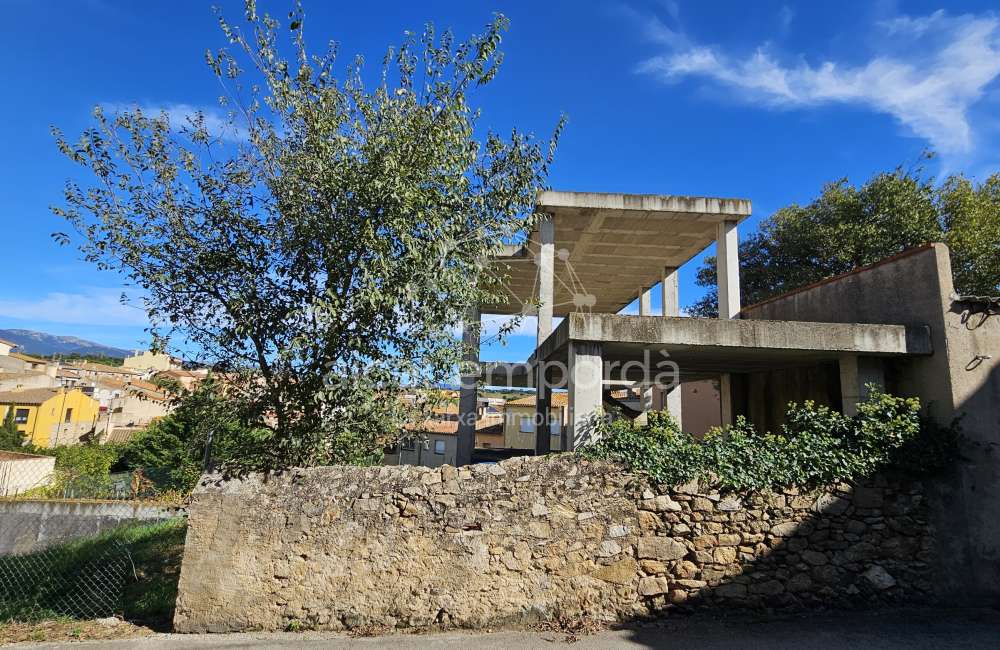 Parcel·la en venda dins del poble6