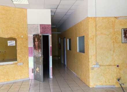 Ampli local comercial a peu de carrer4