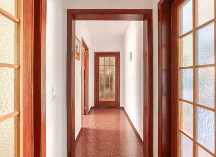 En la Plaza Creu de la Mà. Alquilado hasta Febrero de 2028. .5