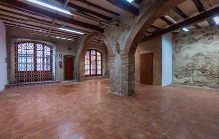 Excellente opportunité de local commercial au centre de figueres avec un emplacement privilégié.