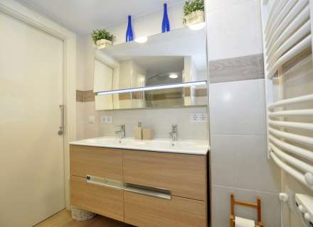 BAIXADA DE PREU! Impressionant apartament amb vistes panoràmiques al mar, reformat, aparcament inclòs. Una visita obligada!18