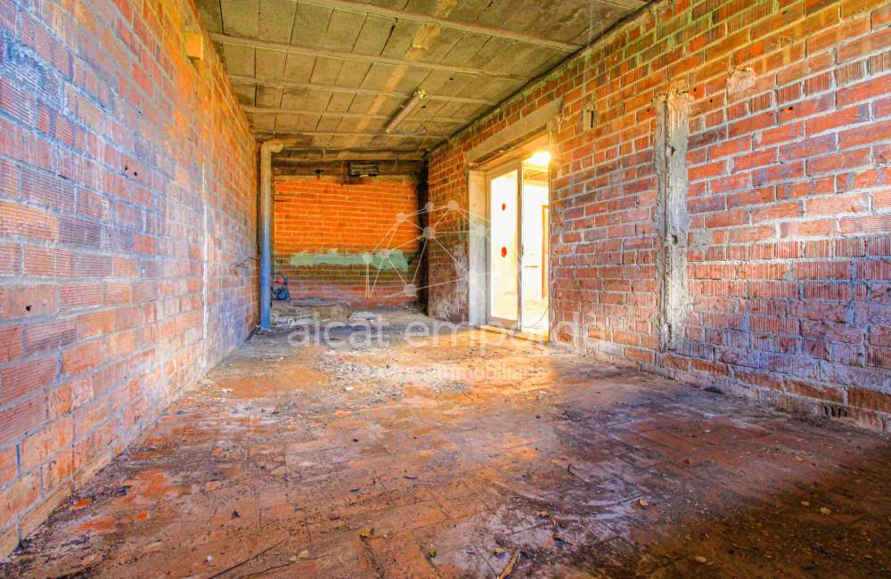 Casa cantonera amb gran terrassa i garatge a Cabanes12