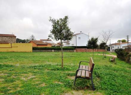 Parcel·la edificable de 800 m² a Garriguella3