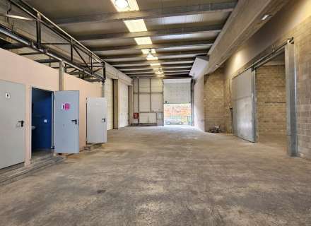 Nau de 700m2 a Hostalets de Llers3