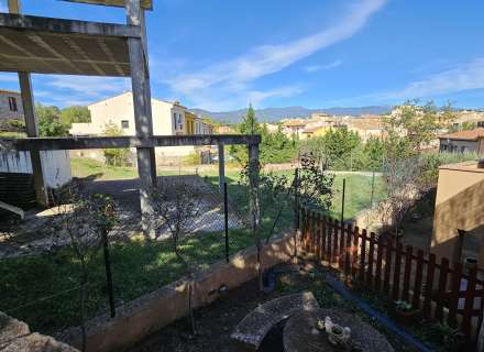 Parcel·la en venda dins del poble15