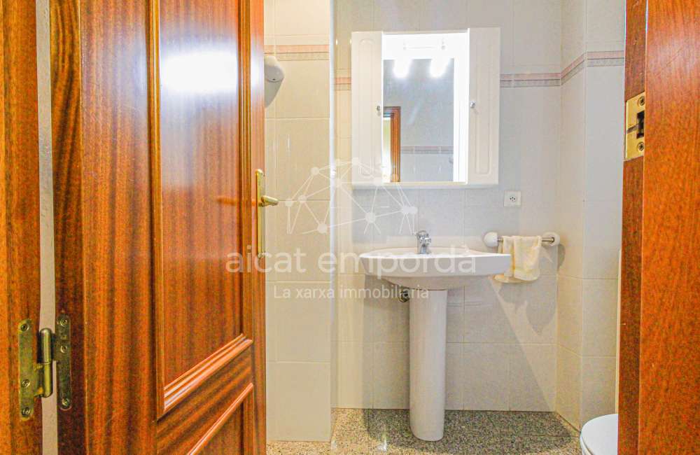 ¿Buscas una casa en Figueres con dos viviendas independientes?7