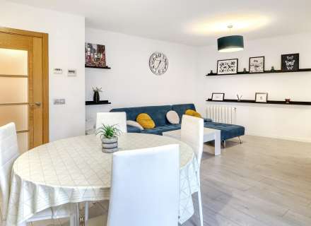 Amb llicencia Turística. Edifici Panna. Avda Salvador Dalí.16