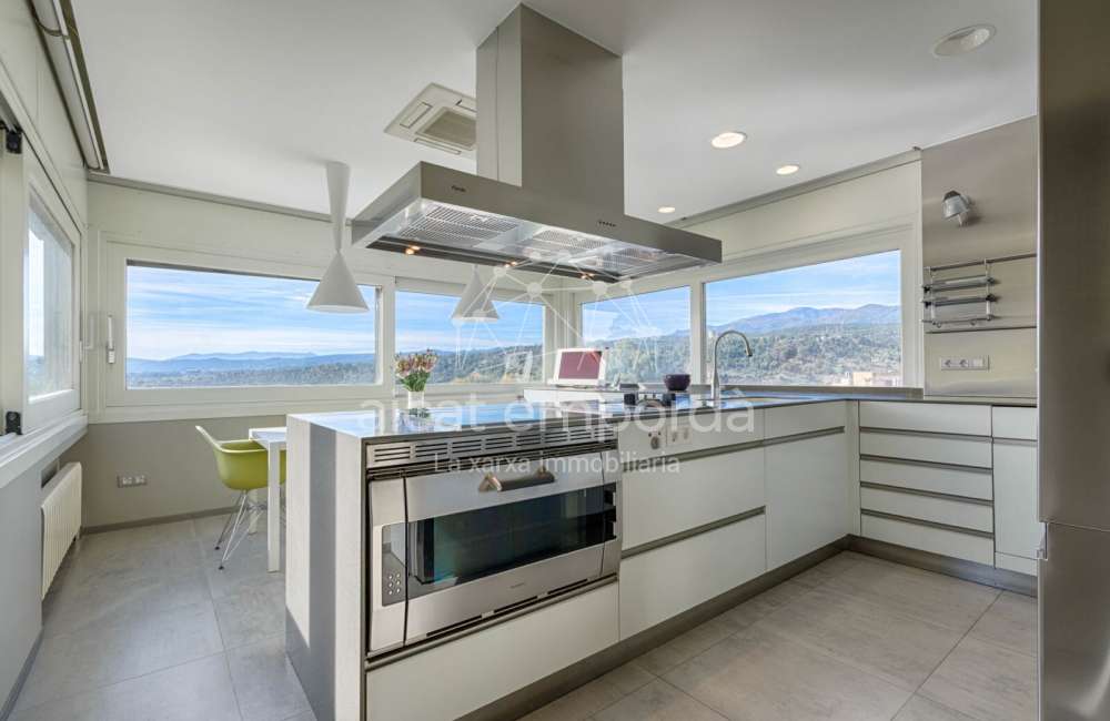 Casa de alto standing en La Jonquera: lujo entre montañas con piscina privada climatizada y vistas espectaculares15