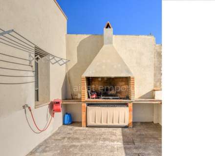 A Sta Llogaia privacitat, llum natural, espai a l’aire lliure... 396 m2 útils més 400 m2 de terreny 100% edificable.30