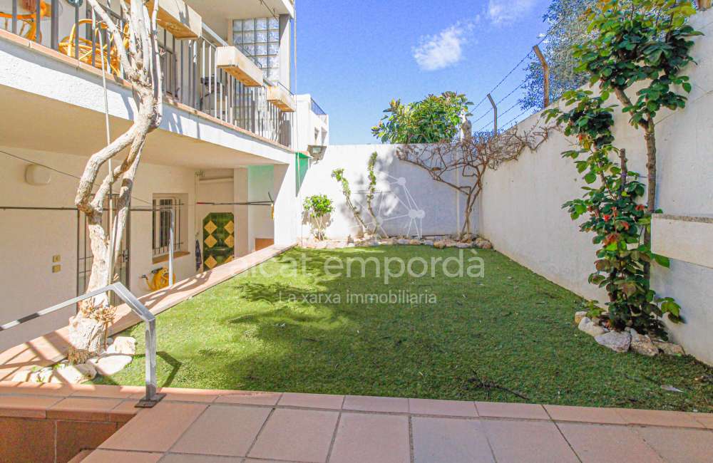 ¿Buscas una casa en Figueres con dos viviendas independientes?15