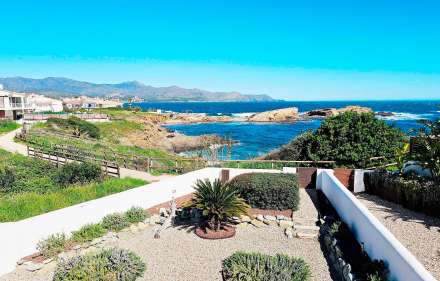 Maison de luxe exclusive à port de la selva avec vue mer, à quelques pas de la plage.