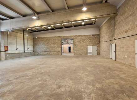 Nau de 700m2 a Hostalets de Llers2