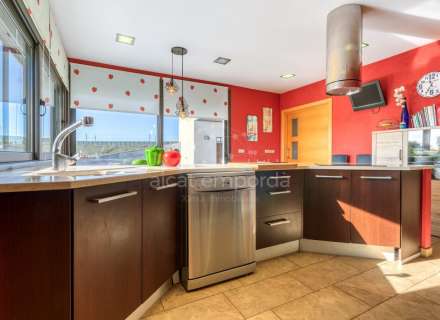 A Sta Llogaia privacitat, llum natural, espai a l’aire lliure... 396 m2 útils més 400 m2 de terreny 100% edificable.9