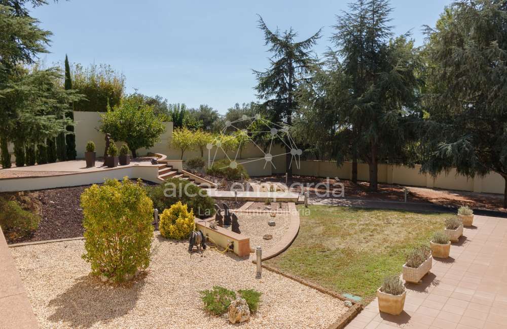 Magnífica casa moderna en Pau, ubicada en una zona tranquila y privada de la Costa Brava.10