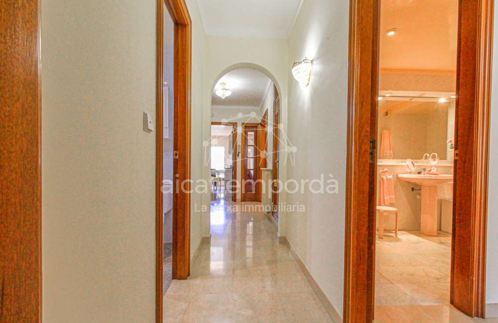 ¿Buscas una casa en Figueres con dos viviendas independientes?4
