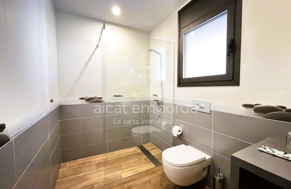 Maison moderne avec jardin et fort potentiel à Pontós.20