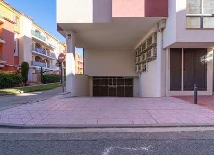 Modern apartment with communal swimming pool and parking space.6