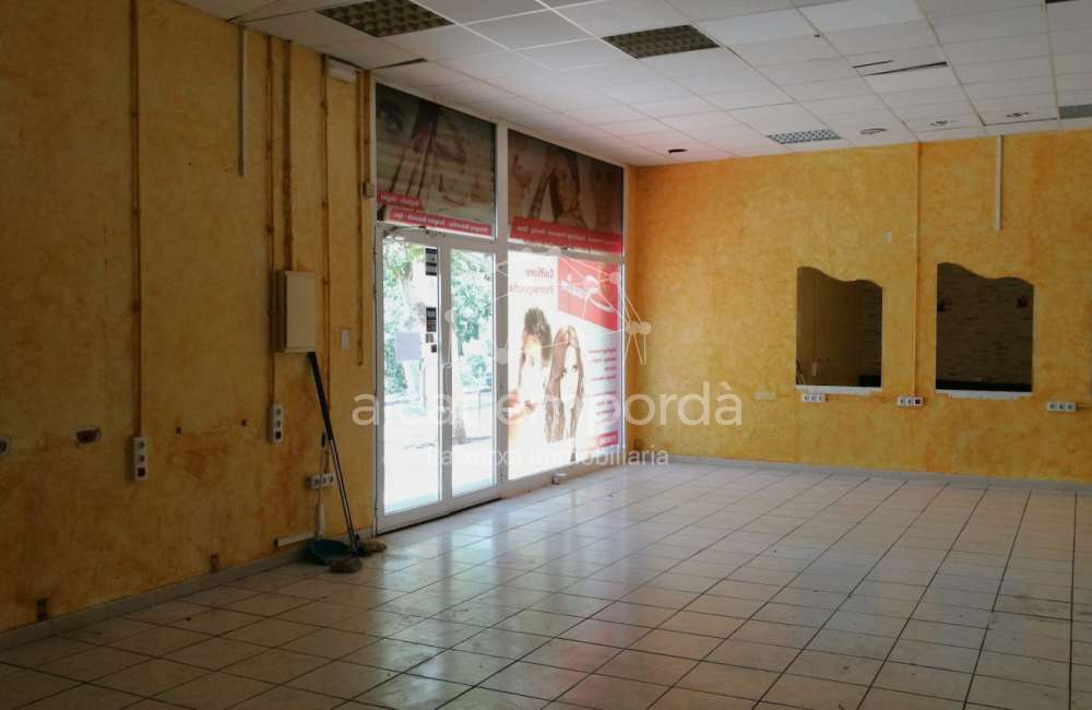 Ampli local comercial a peu de carrer2