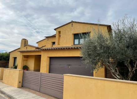 Gran chalet en venta en La Bisbal d'Empordà.1