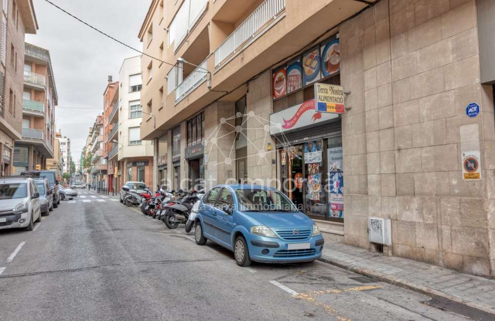 Local comercial a Figueres de 80 m² construïts ideal per a oficina o comerç.0