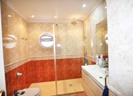 Gran casa amb piscina, garatge en un solar cantoner en zona tranquil·la.34