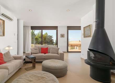 Magnifique maison moderne à Pau, située dans un quartier calme et privé de la Costa Brava.18