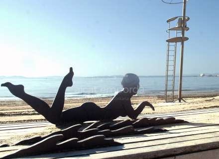 Gran apartament de 3 dormitoris amb boniques vistes a la muntanya a minuts de la platja.36