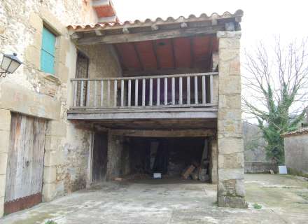 Magnifica finca ganadera y forestal en Vidrà a 3,5 km del pueblo con un camino de acceso pavimentado. Con una extensión de 108 hectáreas.9