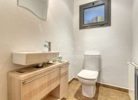 A Sta Llogaia privacitat, llum natural, espai a l’aire lliure... 396 m2 útils més 400 m2 de terreny 100% edificable.16